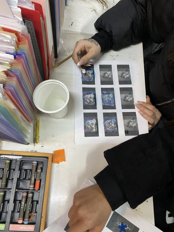 Fotogramas impresos intervenidos a mano