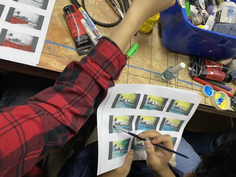 Fotogramas impresos intervenidos a mano